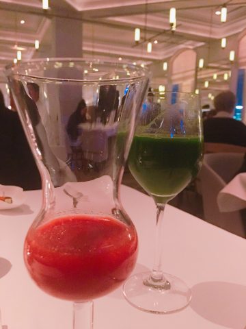 我點的Green Earth和前菜的梅子味飲料的顏色很有趣